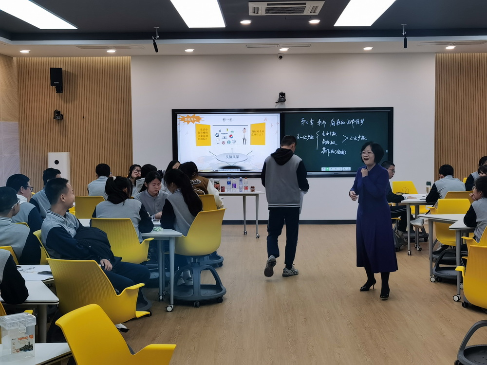 1.6图1唐凌课堂教学.jpg
